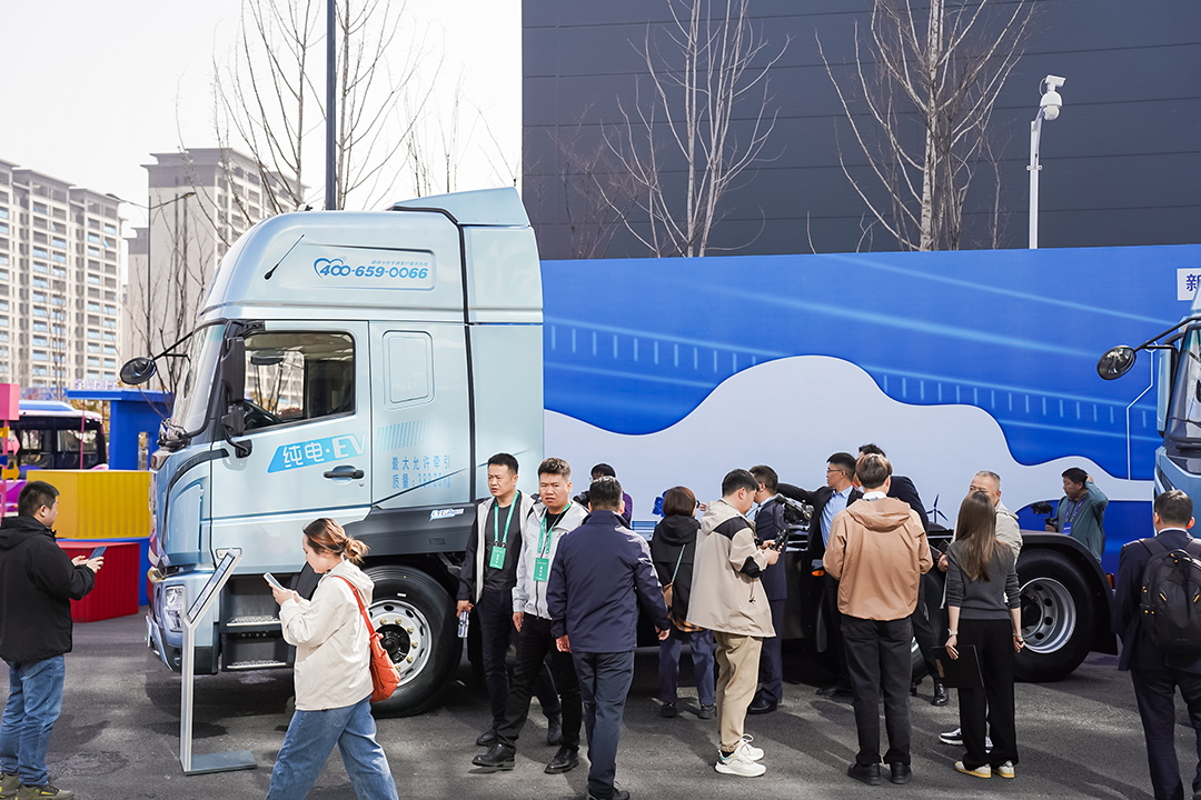 產品博覽 | 宇通400度底置充電牽引車重磅上市 產品博覽 | 宇通400度底置充電牽引車重磅上市