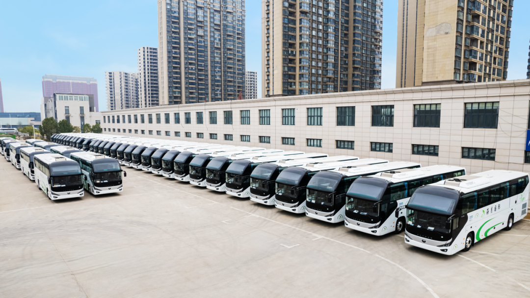 行業最大批量！宇通100輛高端旅游客車交付新疆