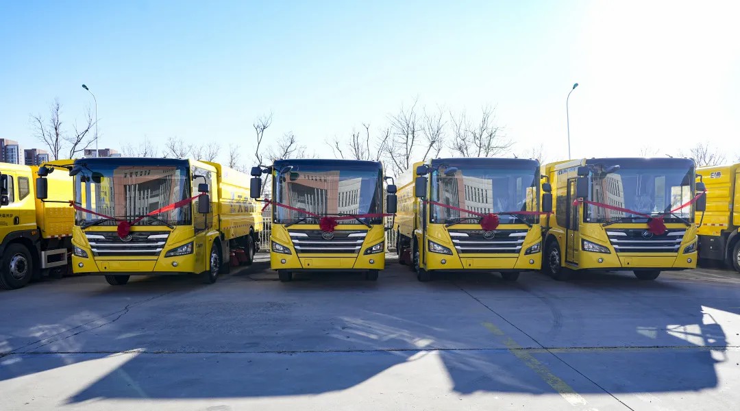 宇通純電動高速掃路車批量交付天津，助力綠色養護升級！