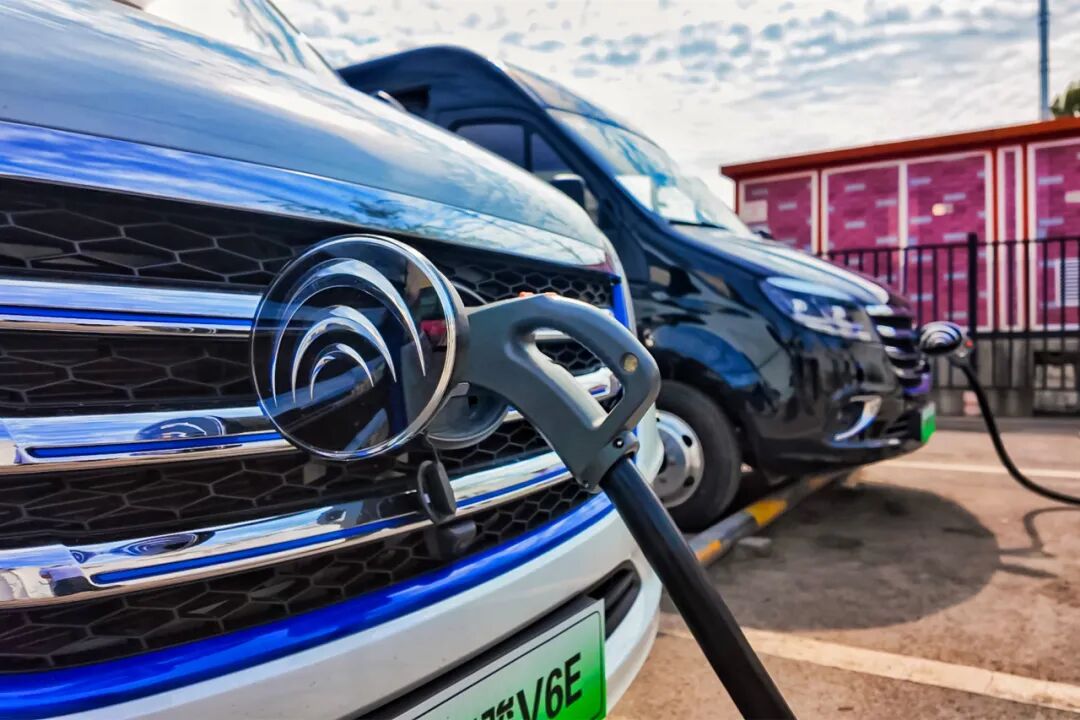 實力共鑒!宇通天駿V6E榮獲“2025年度用戶信賴引領獎” 實力共鑒!宇通天駿V6E榮獲“2025年度用戶信賴引領獎”