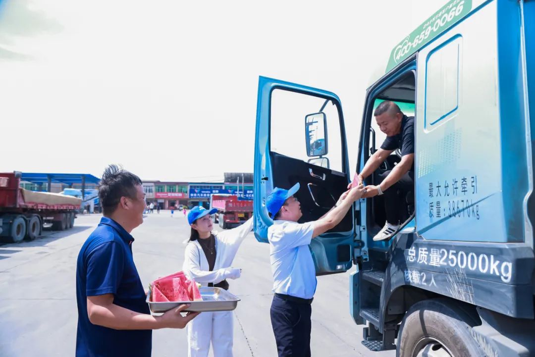 滿分服務丨八城聯動送關懷，宇通重卡在行動！