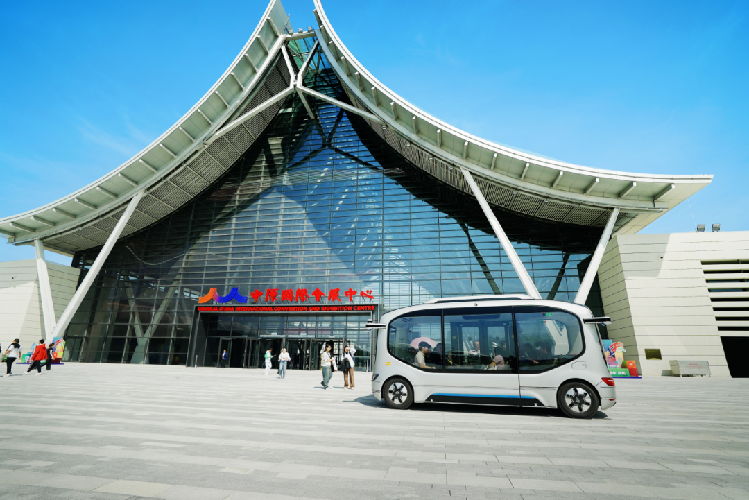 以智造致匠心!“小宇”領(lǐng)銜,宇通服務(wù)第三屆全國(guó)技能大賽 以智造致匠心!“小宇”領(lǐng)銜,宇通服務(wù)第三屆全國(guó)技能大賽