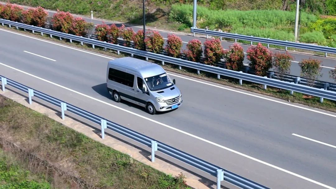 萬年亞旅攜手宇通天駿,“讓老鄉(xiāng)們出門兒都能坐上好車”! 圖片