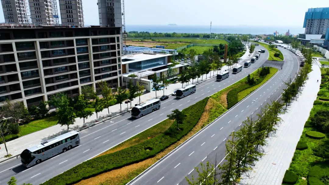 “國風(fēng)”邂逅“海風(fēng)”,宇通助力大連成信革新高端出行賽道 “國風(fēng)”邂逅“海風(fēng)”,宇通助力大連成信革新高端出行賽道