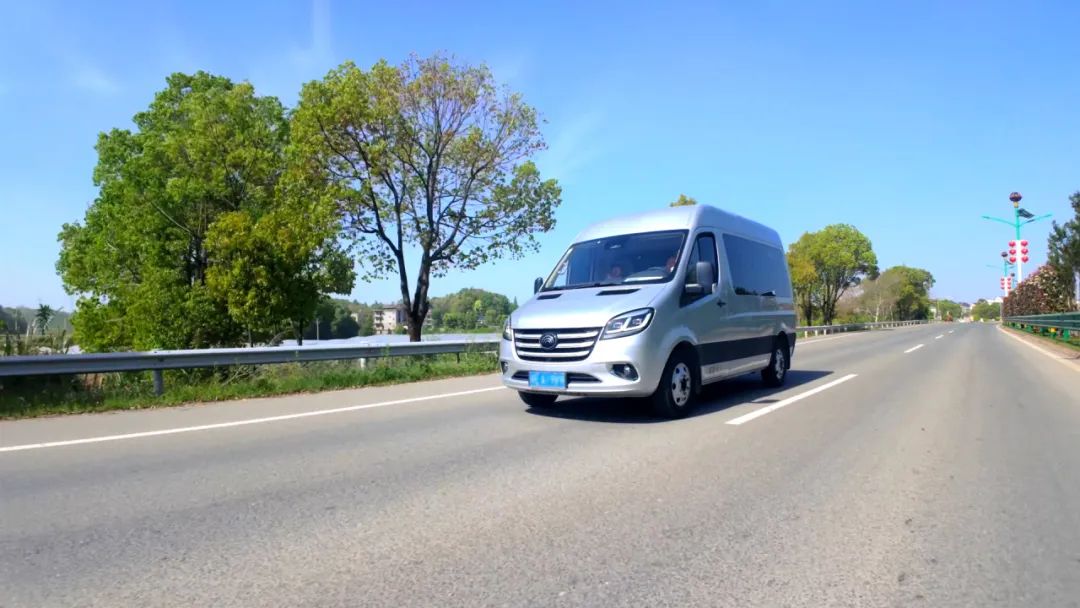 萬年亞旅攜手宇通天駿,“讓老鄉(xiāng)們出門兒都能坐上好車”! 圖片