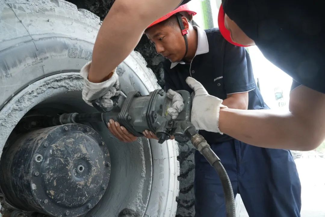 內蒙古亞聯達機械設備有限公司:用宇通礦卡每公里只要1塊錢 內蒙古亞聯達機械設備有限公司:用宇通礦卡每公里只要1塊錢