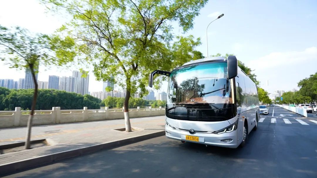 國風車奔赴絲綢路！宇通攜手甘肅旅汽打造西北高端游