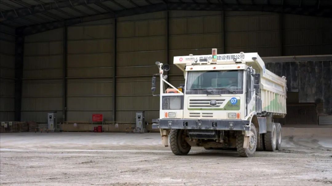 科幻已成現(xiàn)實(shí)!宏河百利鳧山礦的智慧運(yùn)營(yíng)之道 圖片