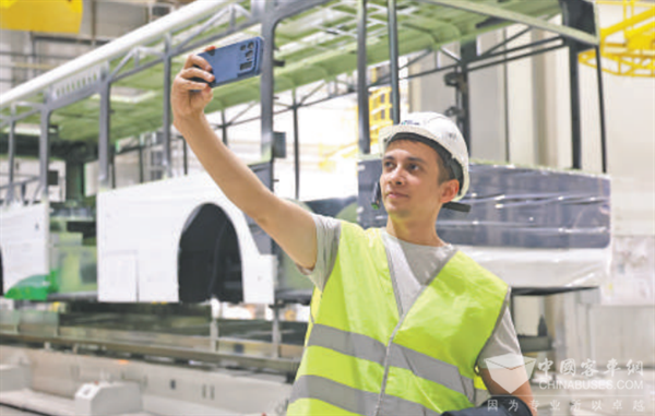 央視CGTN+人民日報高頻關注：宇通深耕海外多元發展