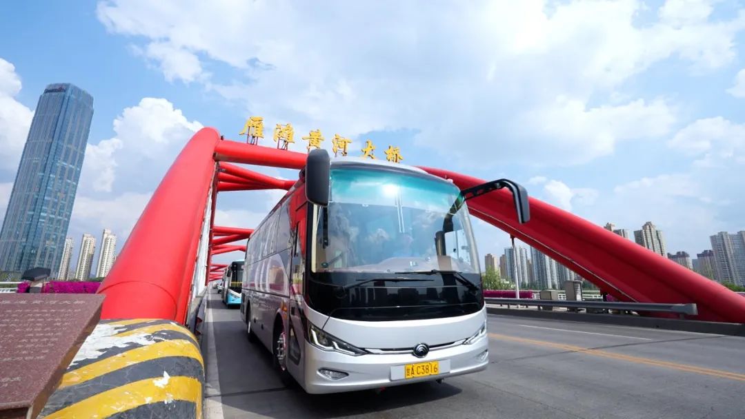 國風車奔赴絲綢路！宇通攜手甘肅旅汽打造西北高端游