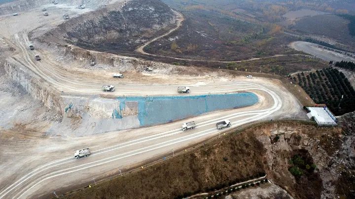 科幻已成現(xiàn)實(shí)!宏河百利鳧山礦的智慧運(yùn)營(yíng)之道 圖片