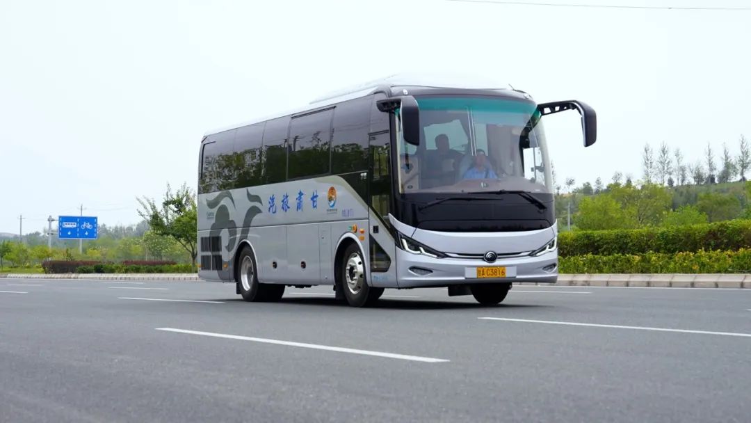 國風車奔赴絲綢路！宇通攜手甘肅旅汽打造西北高端游